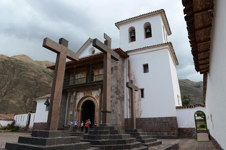 Sightseeing Bus Tour from Cusco to Puno with Buffet Lunch