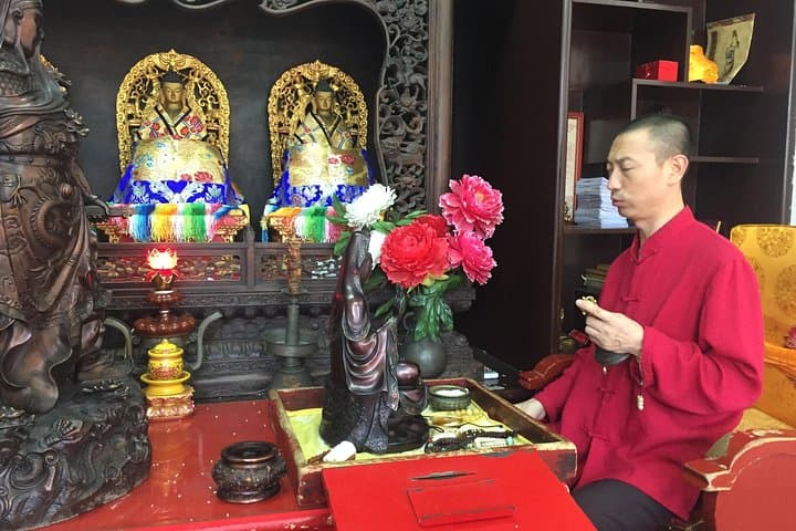 3-Hour Private Walking Tour including Monk Blessing Ceremony at Lama Temple