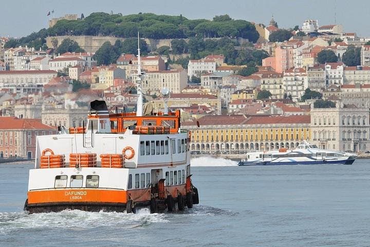South of Lisbon Private Tour - Cacilhas - Almada - Costa da Caparica 