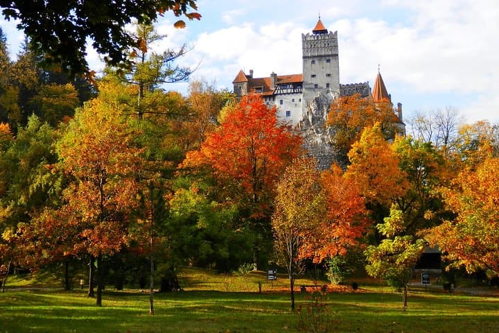  Dracula's Castle & Peles Palace Tour from Bucharest Including Brasov Old Town