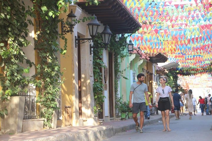 Walking Tour Cartagena Old City with Gold Museum and Plaza de Bolivar