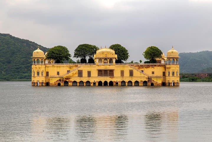 Rajasthan Desert and Lake Tour- Explore Jaipur, Jodhpur & Udaipur