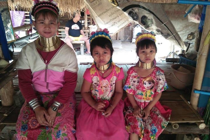 Chiang Mai-Chiang Rai:White-Black-Blue Temple-Golden Triangle-Keren-Boat Trip