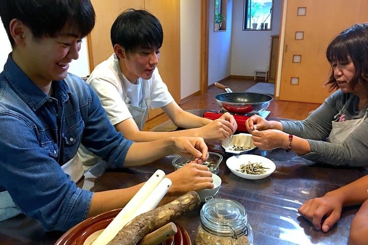 Miyazaki's local cuisine experience Let's make cold soup and chicken Nanban! Super Local Food Cooking!