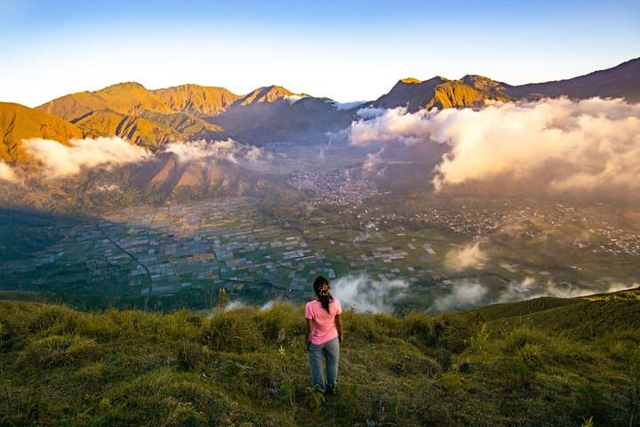 Trekking To Pergasingan Hill
