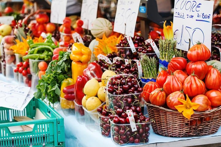 Small Group Market tour and Dining Experience at a Cesarina's home in Brindisi 