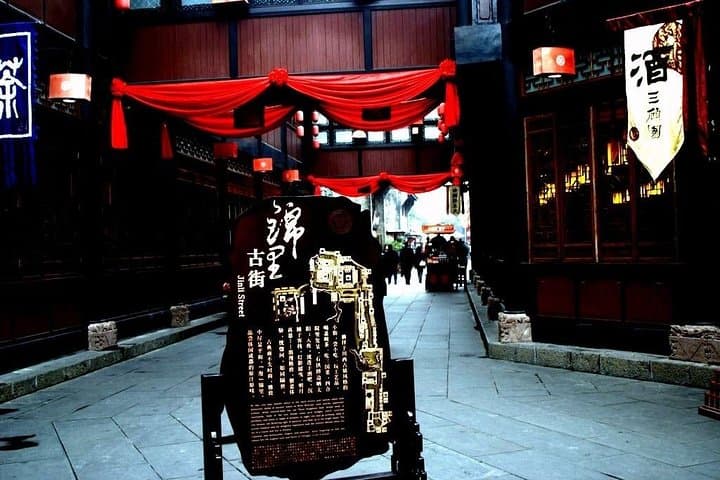 Private Customized Chengdu City Highlights Tour with Hotpot Meal