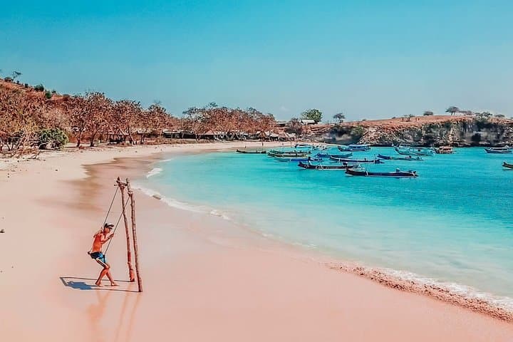 Pink Beach and Southeast Gili Islands Private Tour – Full Day