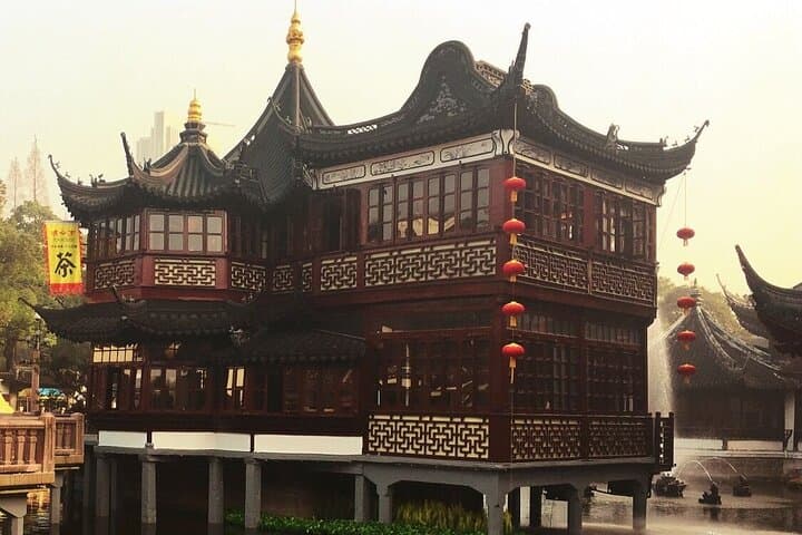 Private Tour: Yuyuan Garden, Chenghuangmiao Temple, Local Market