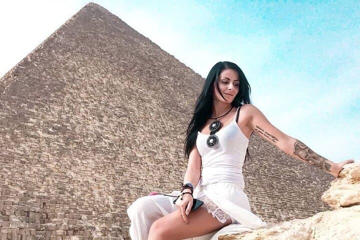  Pyramids, Sphinx, Egyptian Museum And khan El Khalili Day Tour