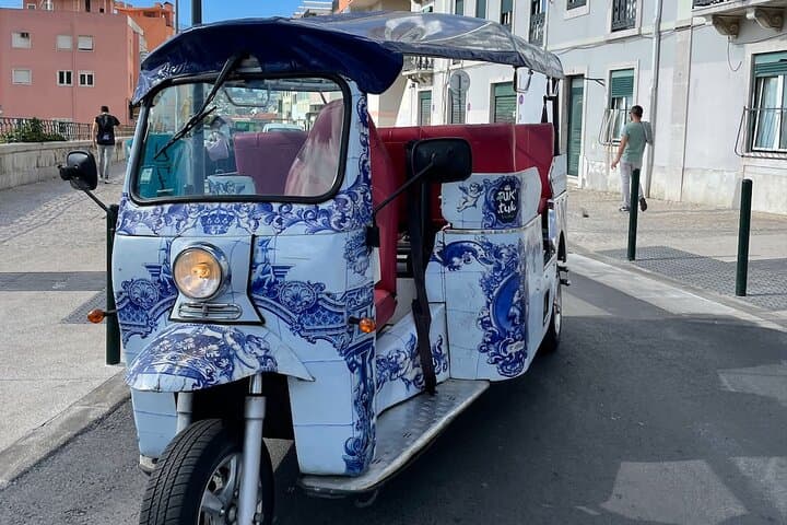 Private Tuk Tuk Tour in Lisbon 1H30