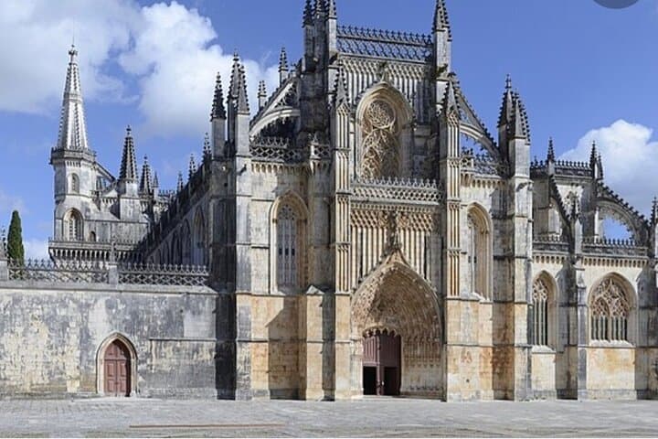 Private Full Day Tour of Óbidos, Nazaré and Batalha
