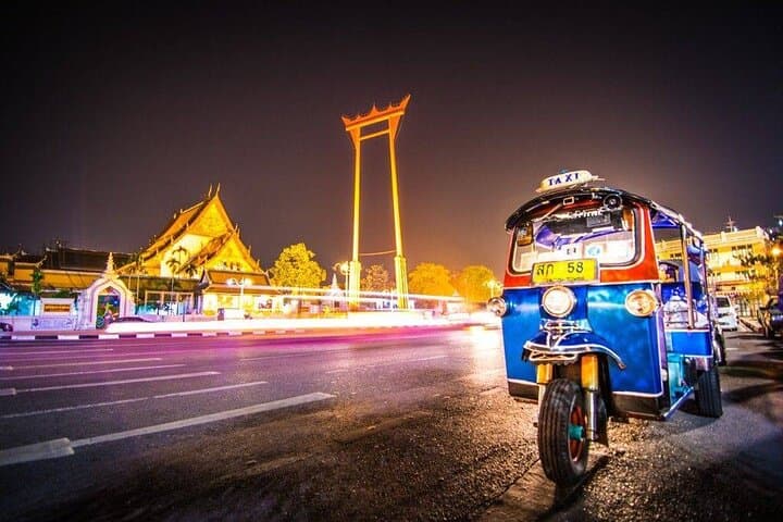 Bangkok Private Tuk-Tuk City Tour by Night with Street Food