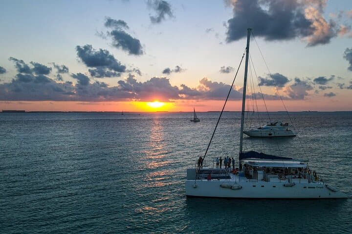 Isla Mujeres Sunset Cruise and Tour from Cancun