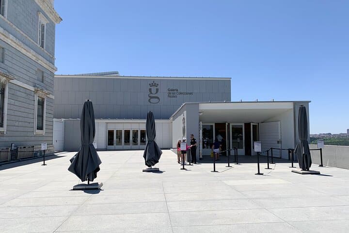 Exclusive Private Tour of the Royal Gallery with Hotel Pickup