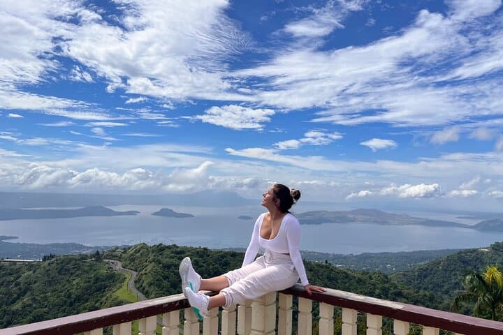 Tagaytay Day Tour sightseeing with Panoramic Taal volcano view