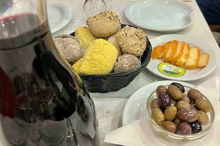Private food tour gastronomy in lisbon with Ten tastings
