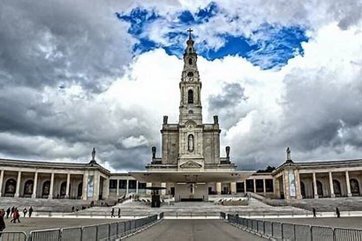 Visit Fatima and Óbidos Private Tour 6 Hours