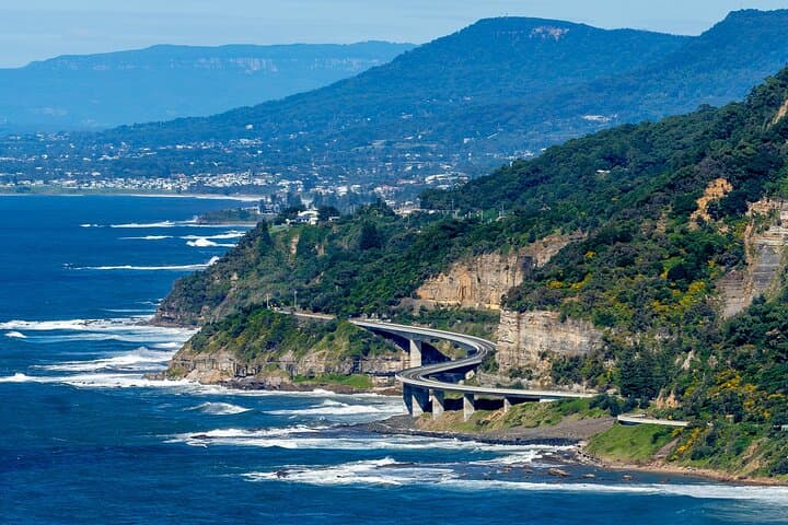 Sea Cliff Bridge, Kiama Blowhole, Beaches & Farmlands Small Group