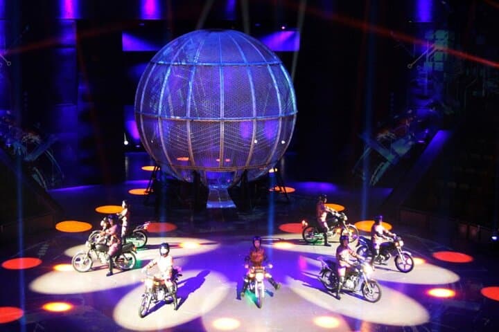 Shanghai Circus World: ERA2 Intersection of Time Acrobatics Show