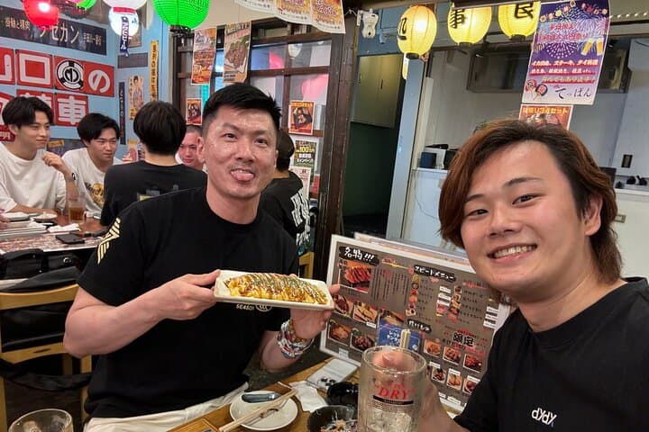 Tokyo: Private Shibuya Bar Crawl Tour -3 Drinks & Local Foods-