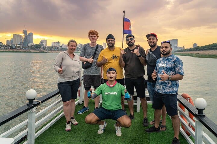 Phnom Penh Bike & Boat Sunset Tour / E-Bike Available 