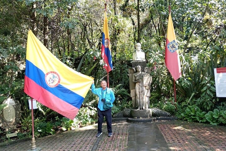 Bogota Tour, Monserrate, Museums and Local Art with Transportation