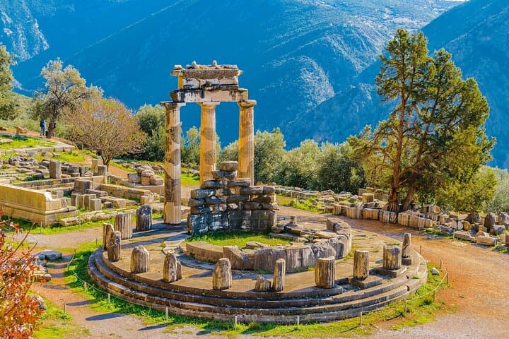 Delphi & Thermopylae: Full-Day Private Tour from Athens