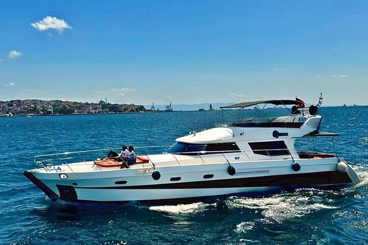 Istanbul: Luxury Private Yacht Cruise on the Bosphorus