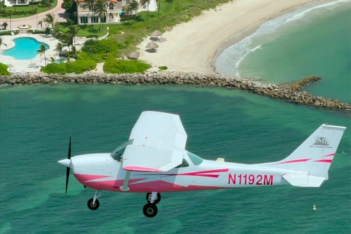 Miami Downtown Airplane Tour with Free drinks