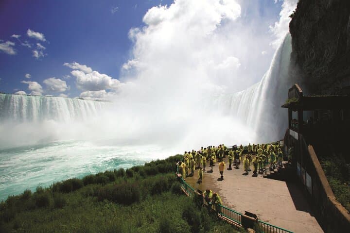 5-day Niagara Falls, Toronto, Ottawa, Montreal & Quebec City Tour