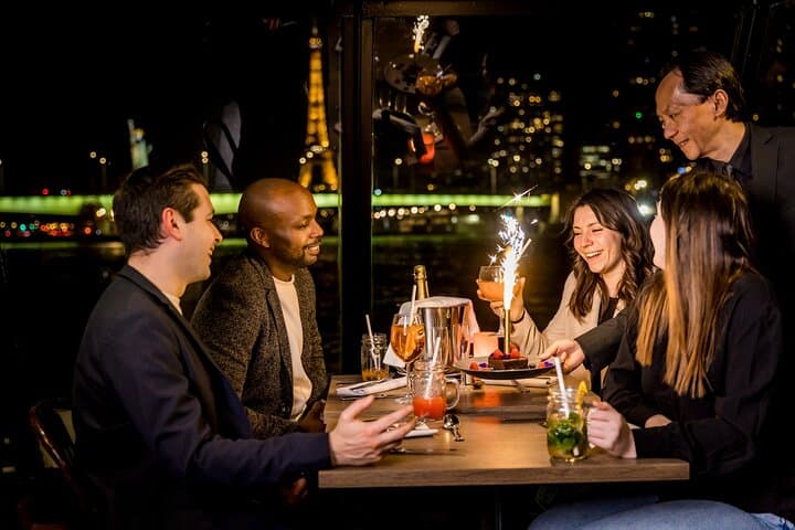 Paris 3-Course Gourmet Dinner and Sightseeing Seine River Cruise 