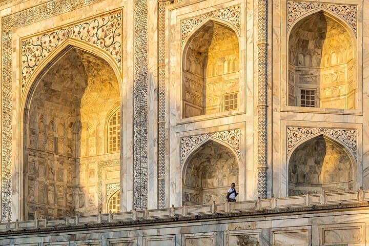 1-Day Trip to The Taj Mahal and Agra from Pune with Both side Commercial Flights