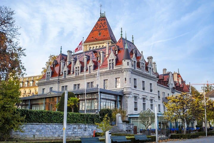 Historic Lausanne: Exclusive Private Tour with a Local