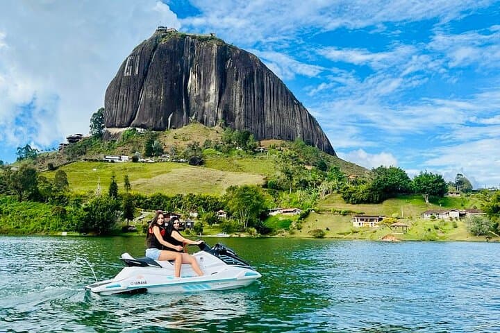 Jetskiing in Guatapé Antioquia