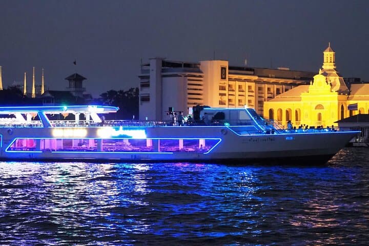 Smile Dinner Cruise Experience: Dining & Live Entertainment