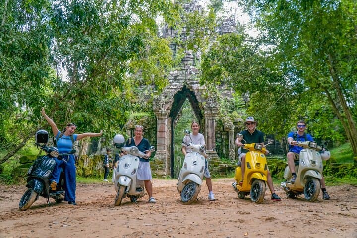 Angkor Adventure Vespa Tour - Inclusive local snacks & Lunch